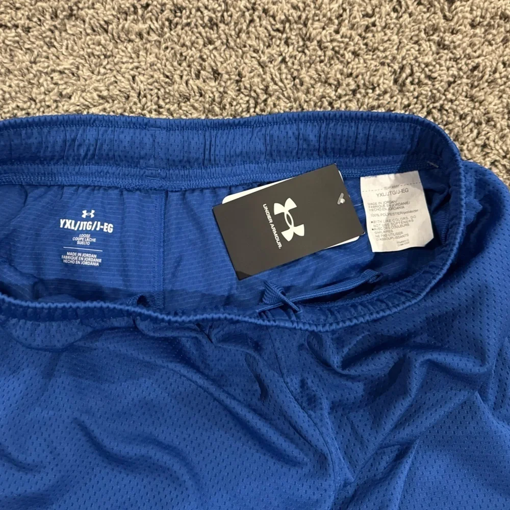 NWT boys Under Armour Athletic Shorts in Royal Blue, size XL.